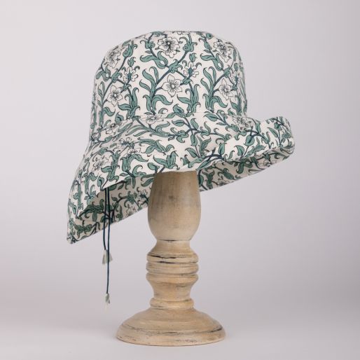Mama Hat (Gustav Peony Jal)